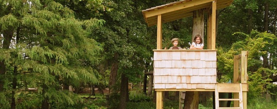 13 Simple Treehouse Ideas You Can Build For Your Kids This Weekend Easy To Expert Levels Green And Vibrant 13 Simple Treehouse Ideas You Can Build