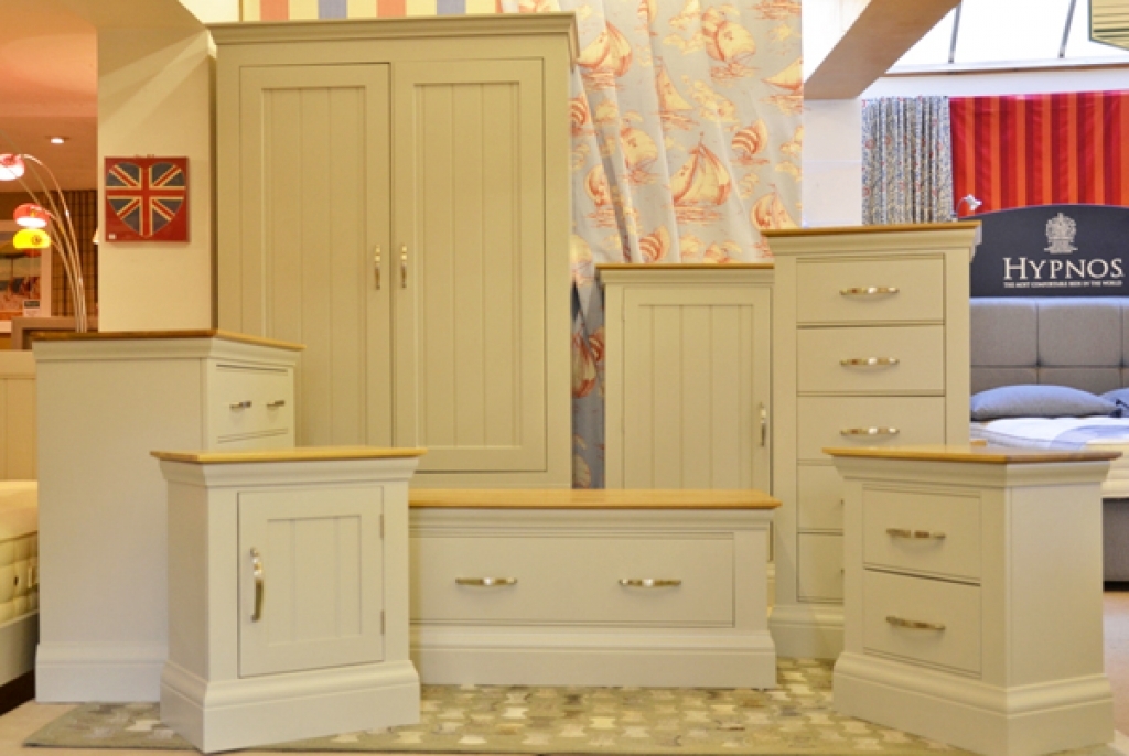 Check These Amazing Painting Pine Bedroom Furniture Pics